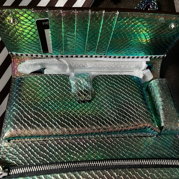 HENRI BENDEL HOLOGRAPHIC Wallet on a Chain - Picture 6 of 11